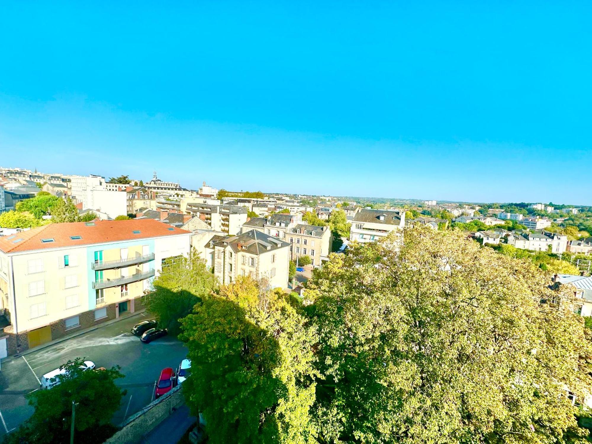 Le Baudin Avec Vue Sur Limoges Apartment Luaran gambar